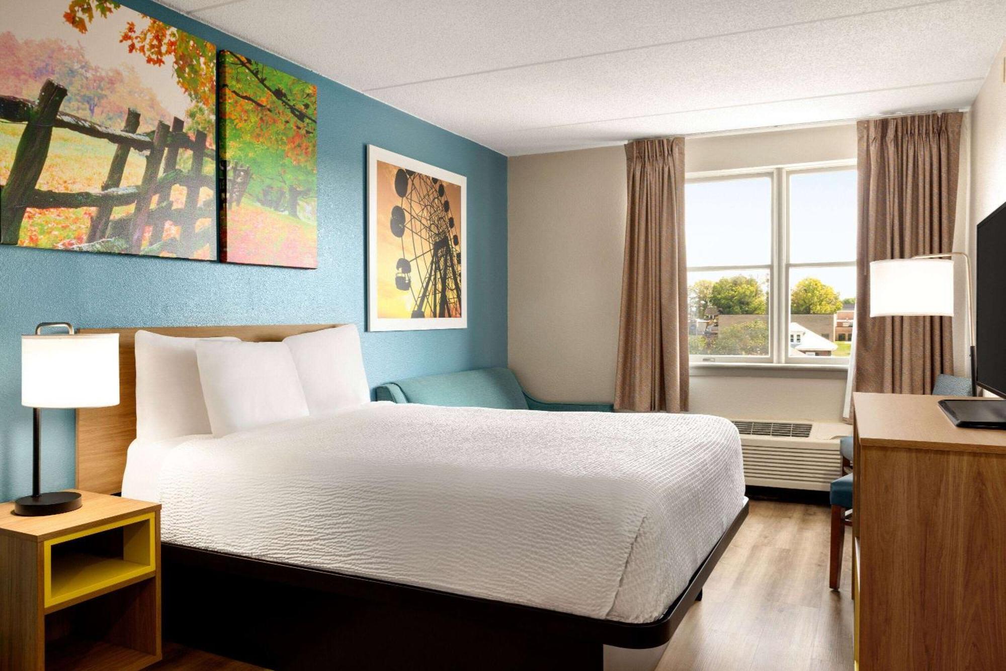 Days Hotel